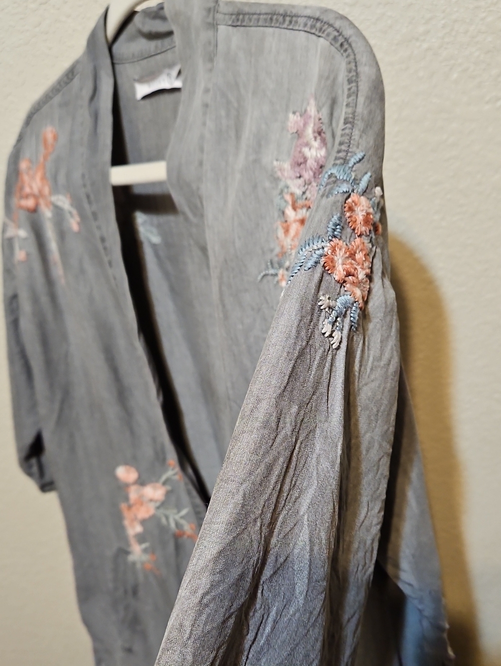 Gray Embroidered Open-Front Kimono Cardigan - Picture 3 of 7